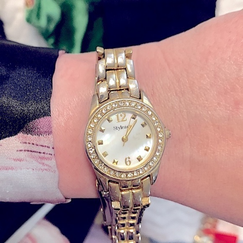 Elegant Mother-of-Pearl, Diamond Crystals Paved, Gold-Studded Ladies Watch Nacre